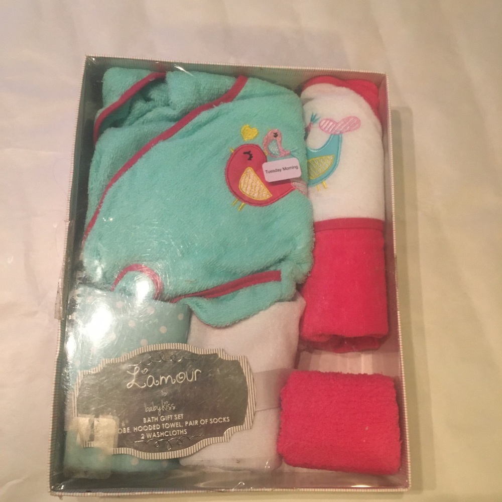 Baby’s bath gift set